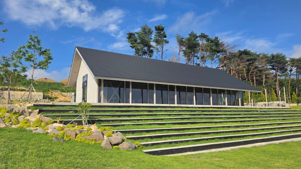 Dayul Soop cafe exterior with glass facade and terraced lawn